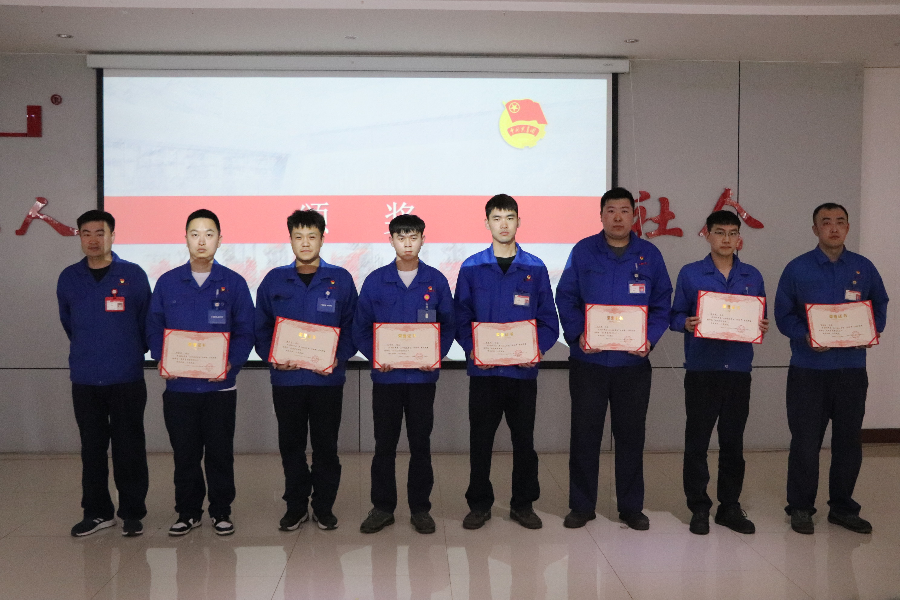 3.先进集体和个人颁奖2.JPG
